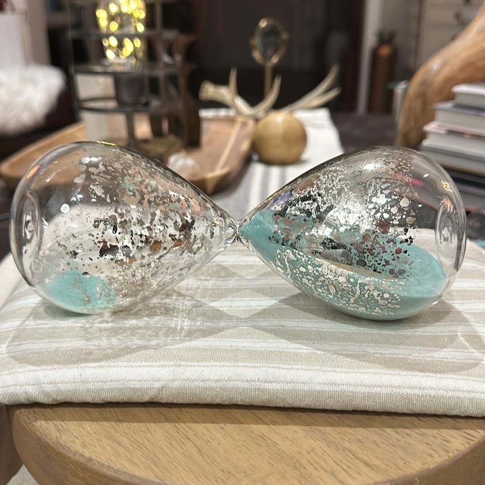 Pier 1 Imports Vintage Hourglass Set w/Aqua Sand & Silver Tone Accents, Like New - Picture 7 of 16